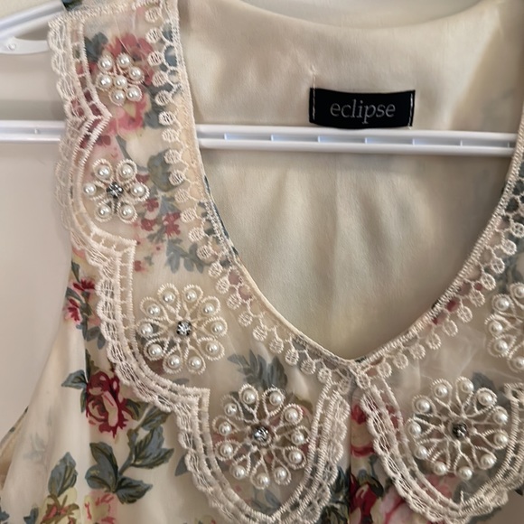 Eclipse Cream coloured Sleeveless top with flowers Size Small - Picture 3 of 3